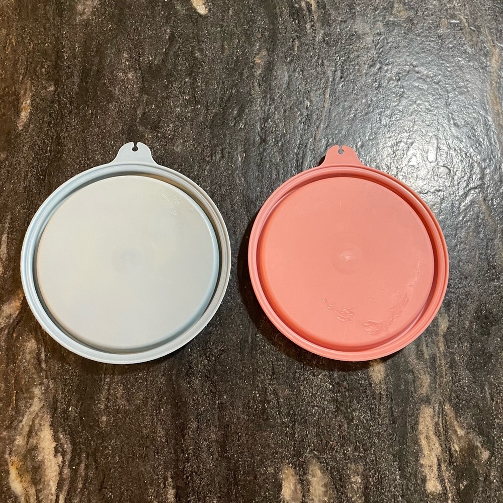 Two Small Tupperware Lids - Picture 2 of 5